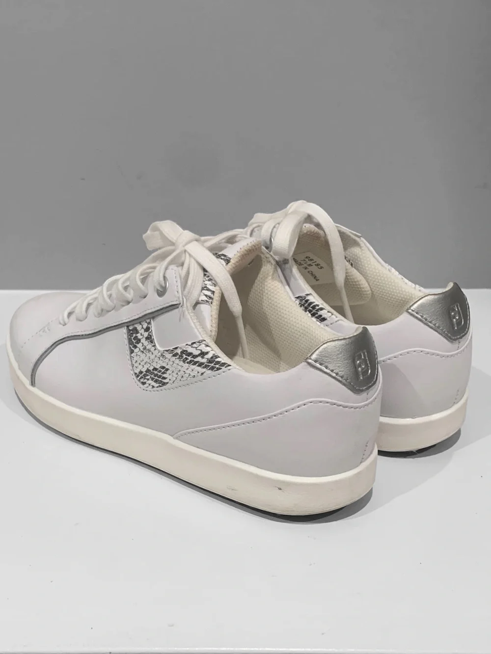 FootJoy Women’s Links Golf Shoes Spikeless Leather White Snake 7.5 - Picture 3 of 10